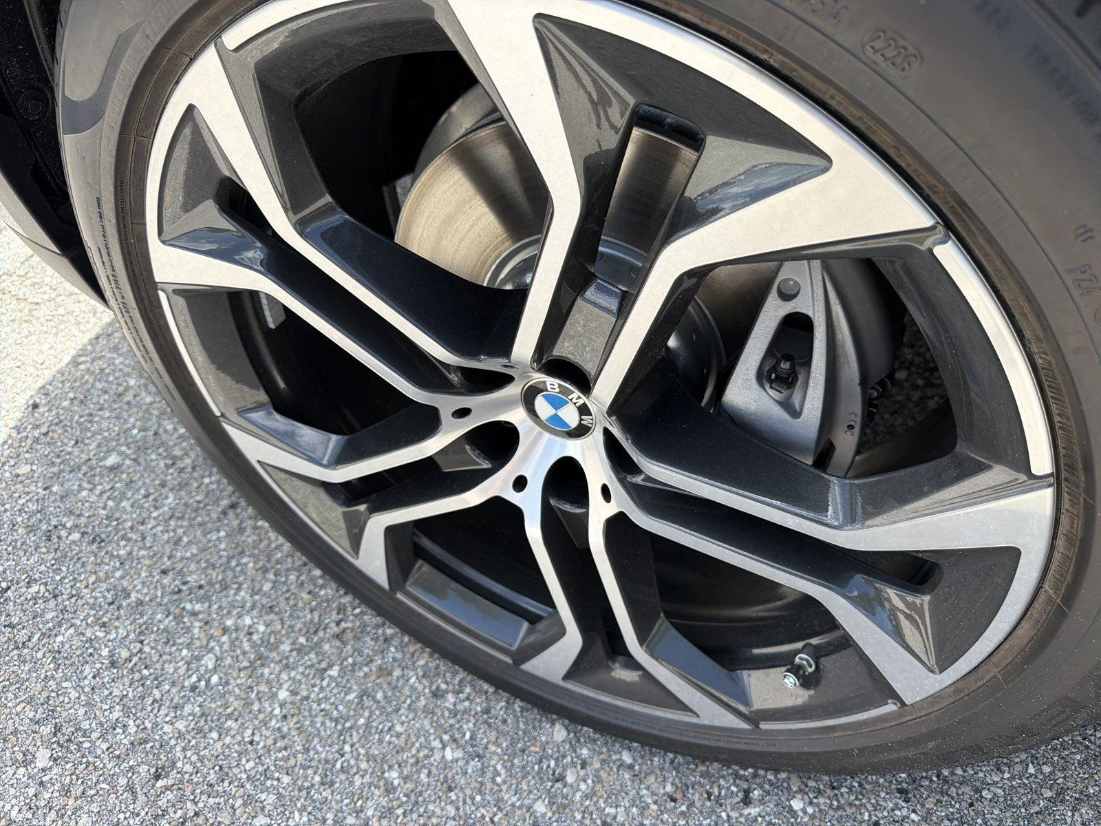 New 2026 Skyscraper Grey Metallic BMW xDrive40i image 10