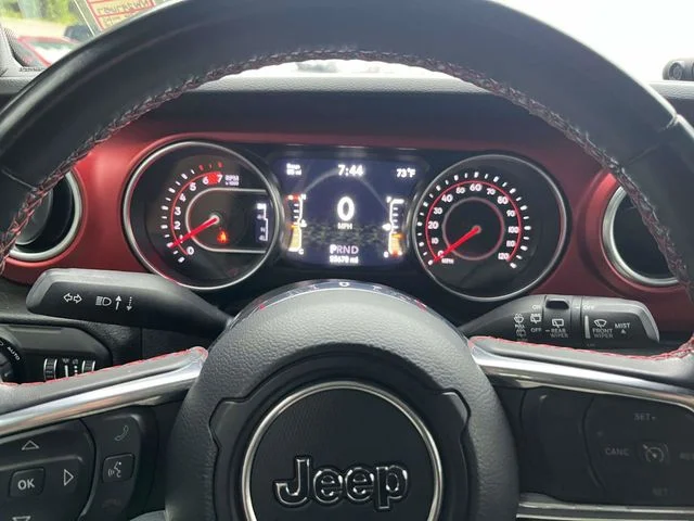 Certified Used 2022 White Jeep Unlimited Rubicon image 24