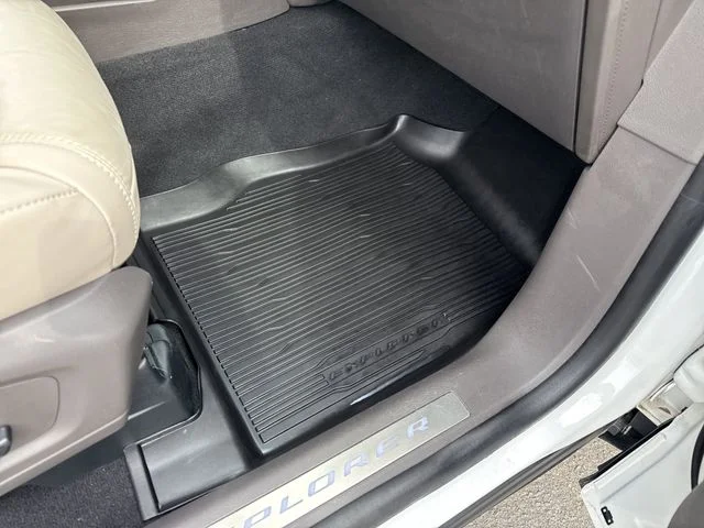 Used 2023 White Ford Platinum image 43