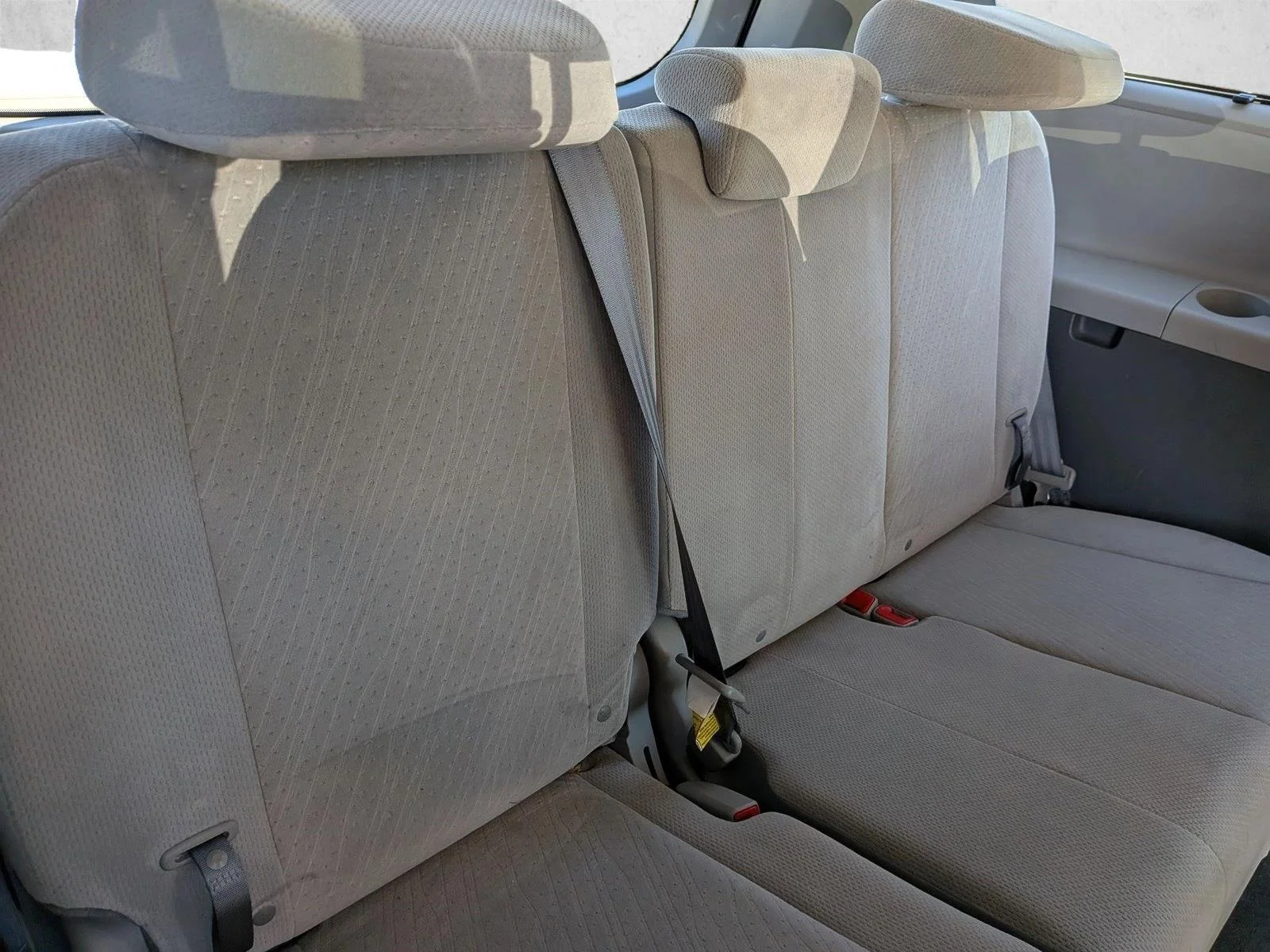 Used 2016 Predawn Gray Mica Toyota LE image 18