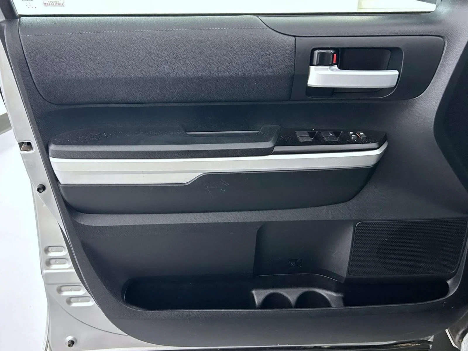 Used 2016 Silver Toyota SR5 image 9