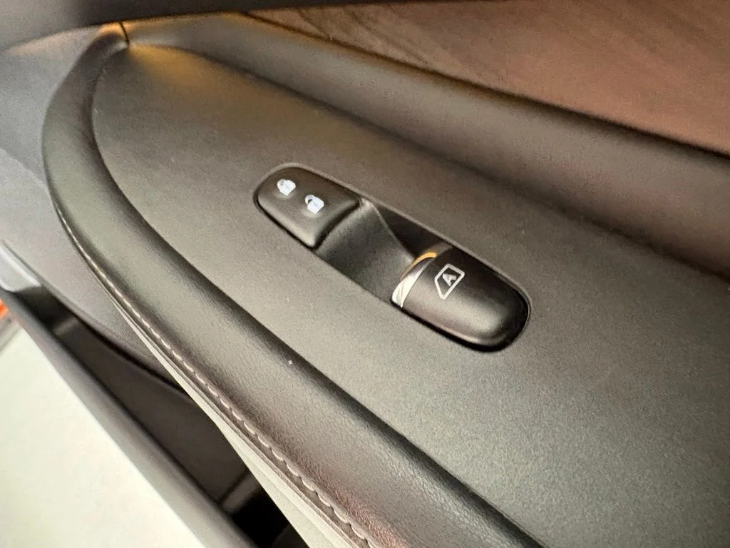 Used 2019 Orange Nissan Platinum image 13