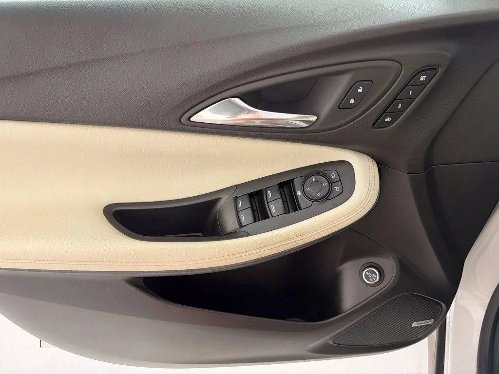 Used 2024 White Buick Avenir image 25