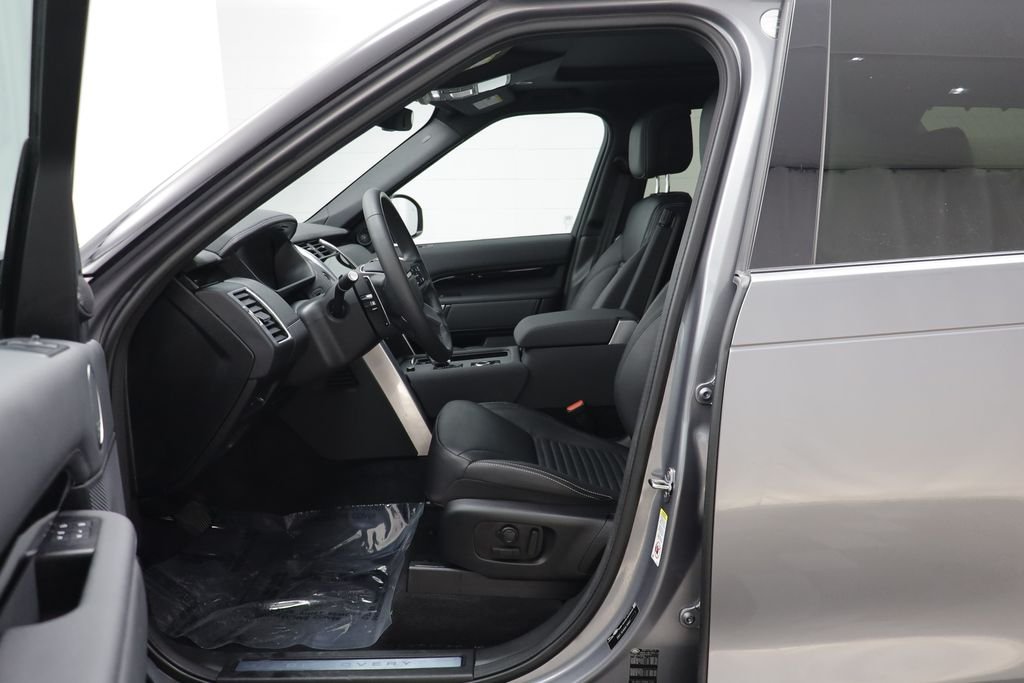 Used 2025 Gray Land Rover S image 5