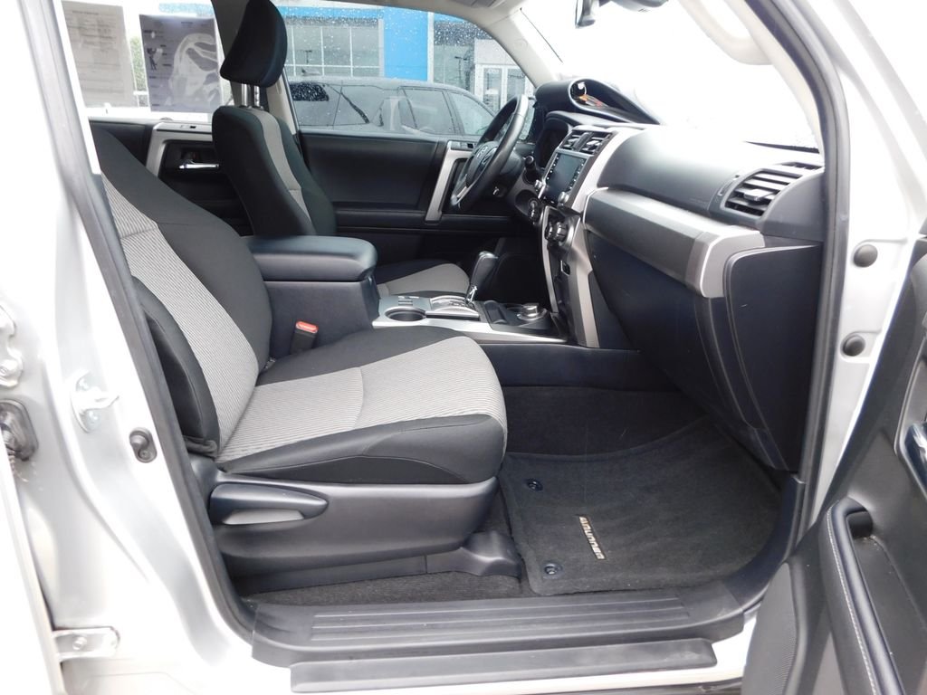 Used 2020 Classic Silver Metallic Toyota SR5 image 14