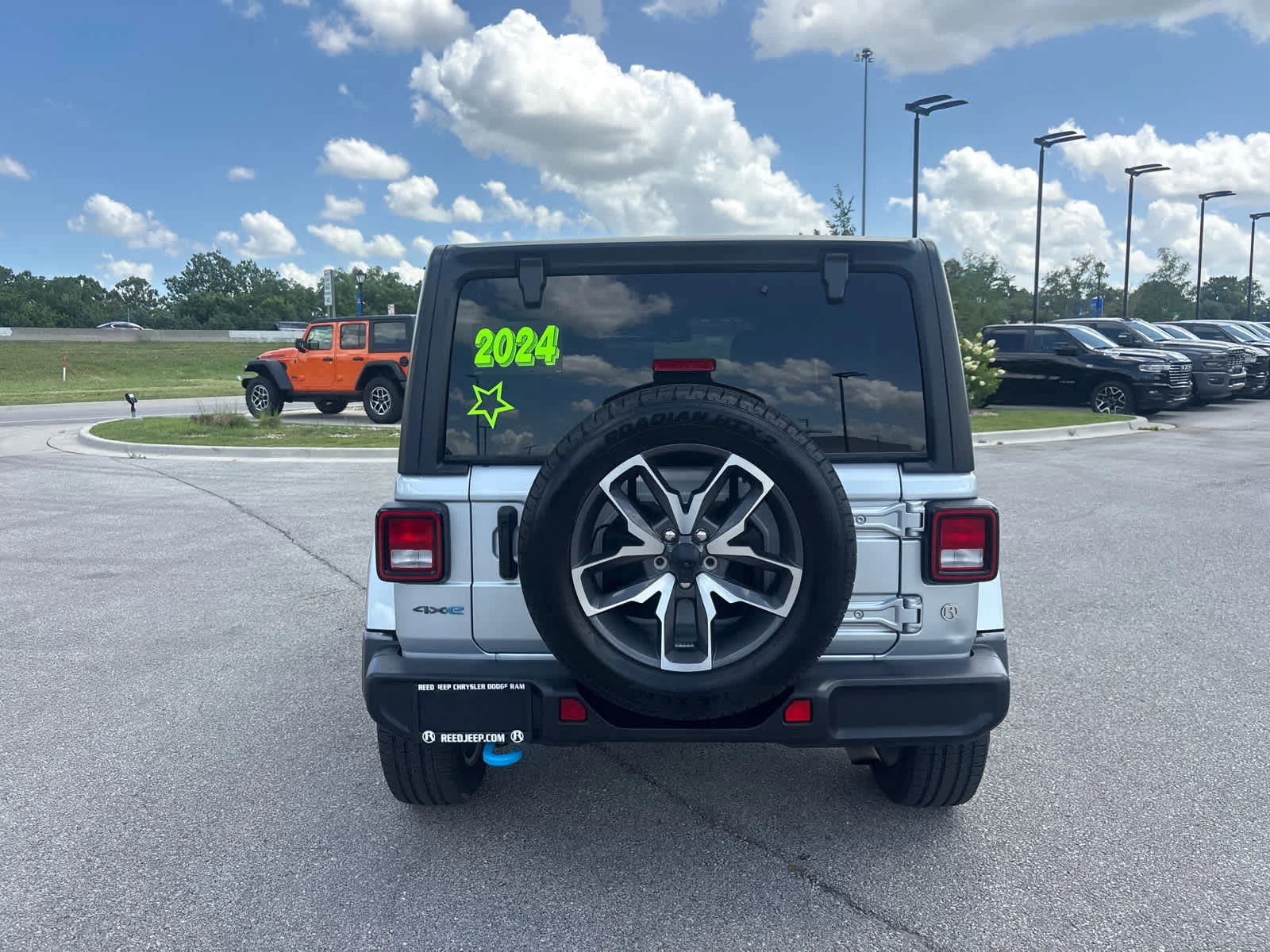Used 2024 Silver Zynith Clearcoat Jeep Sport S image 9