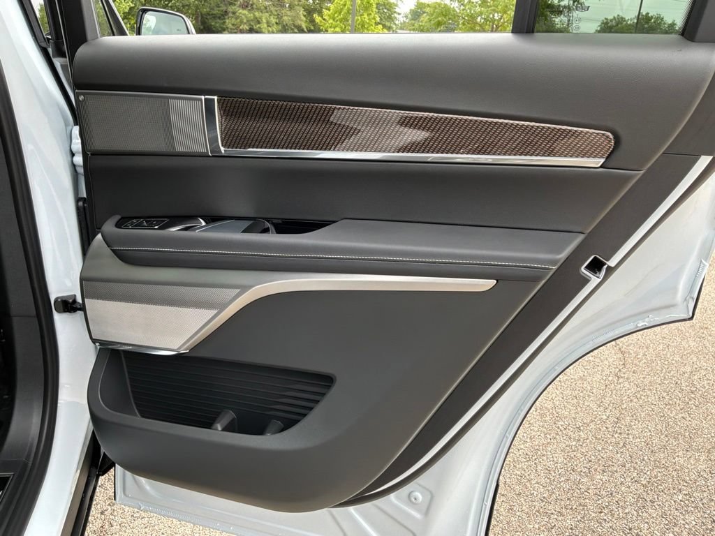 2027 Cadillac VISTIQ Sport - Photo 43