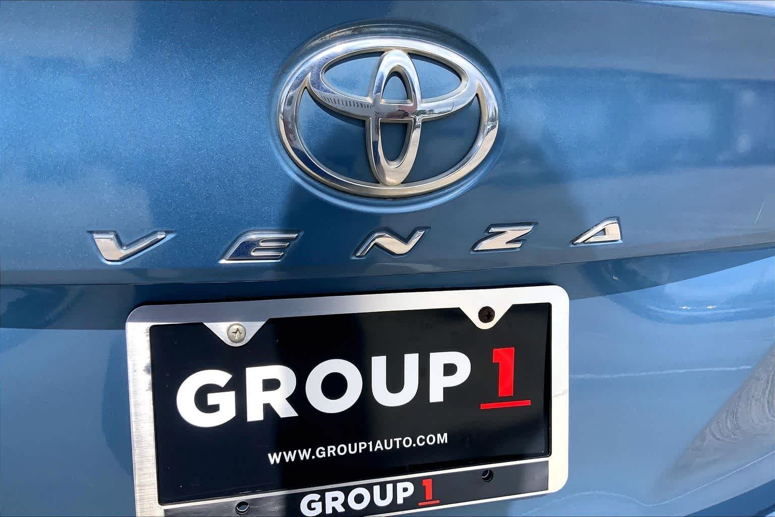 Used 2009 Tropical Sea Metallic Toyota  image 9