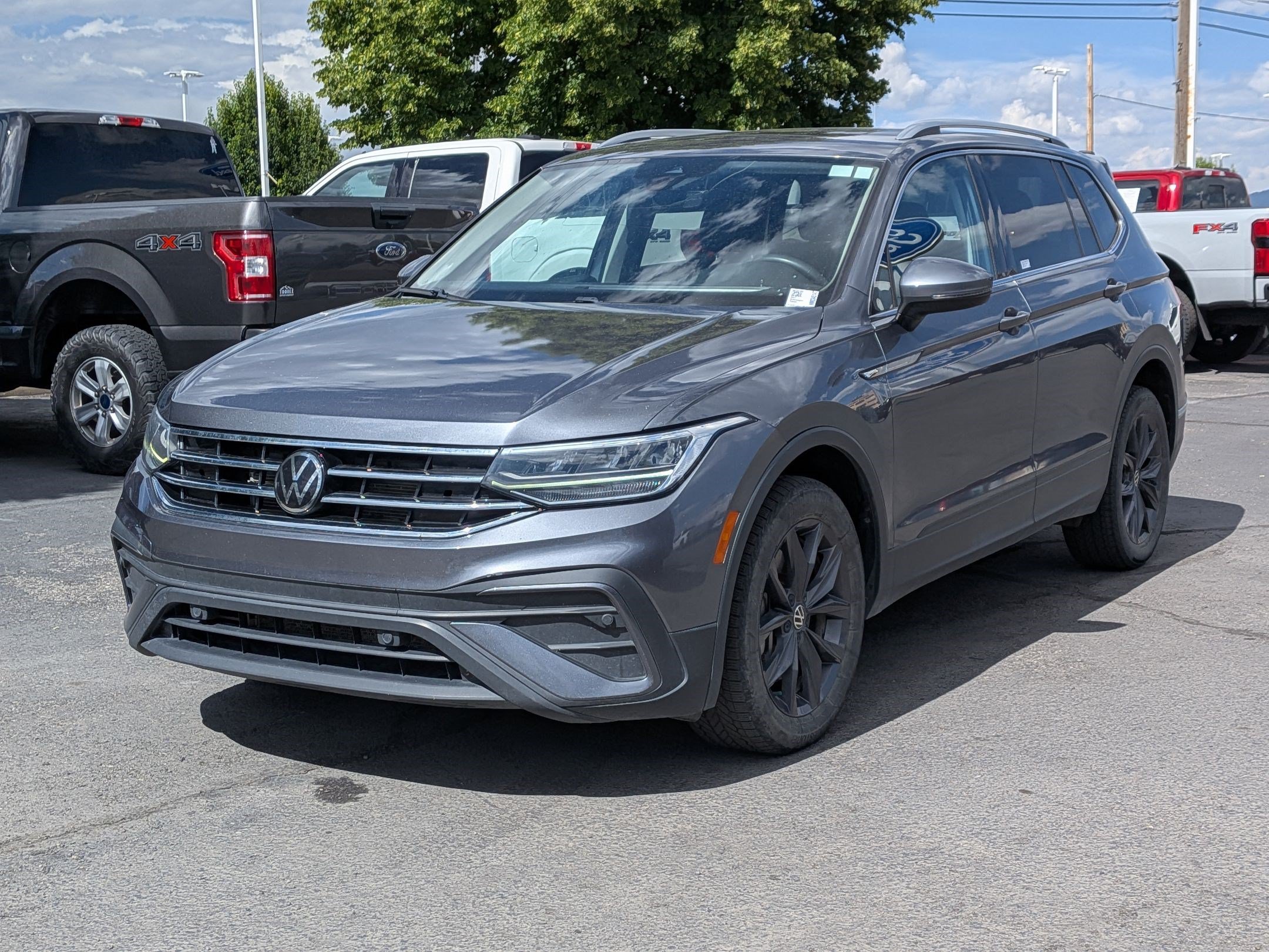 Used 2022 Platinum Gray Metallic Volkswagen SE image 8