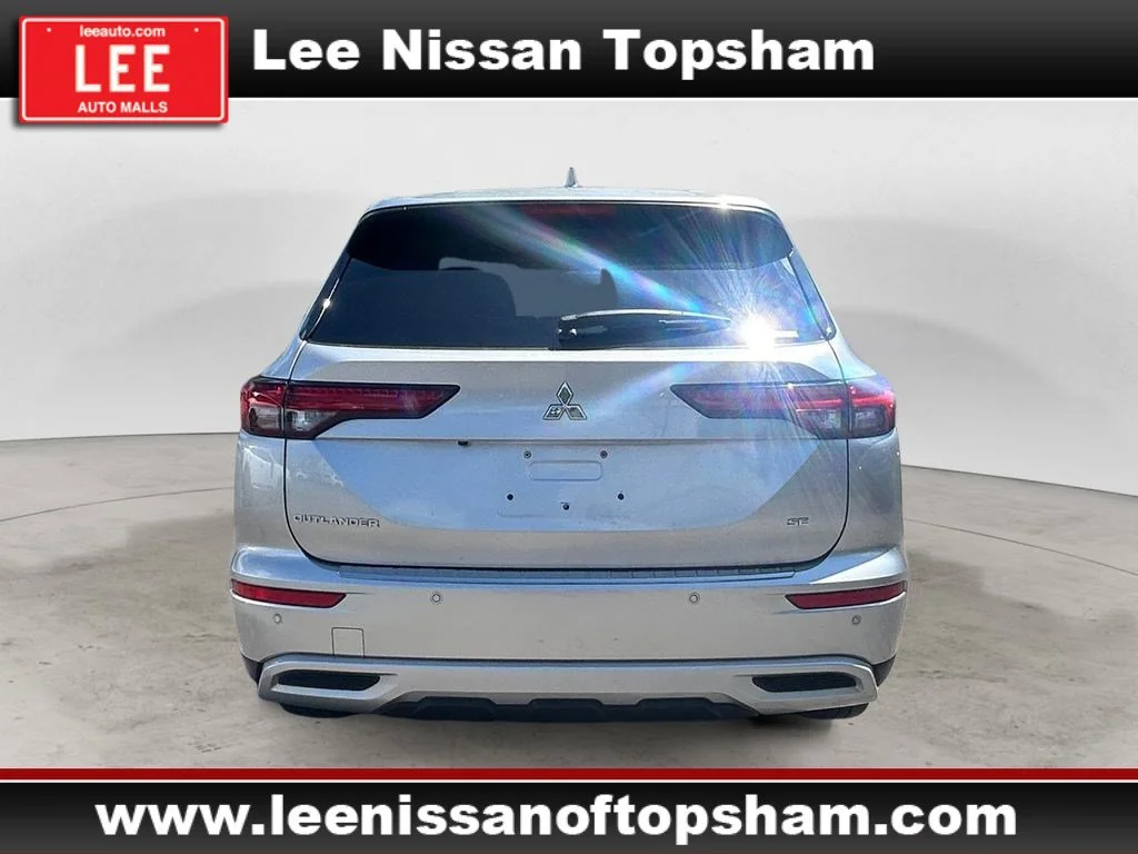 Used 2022 Silver Mitsubishi SE image 5