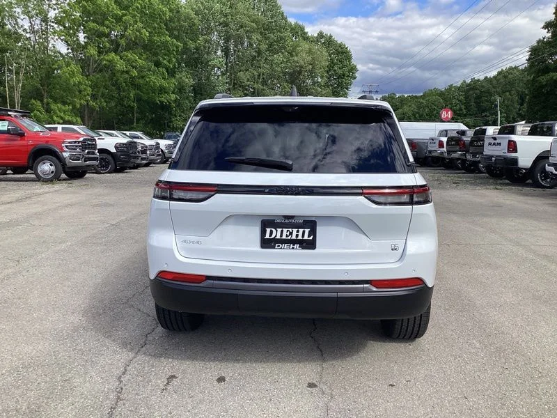 New 2026 Bright White Clear-Coat Exterior Paint Jeep  image 6