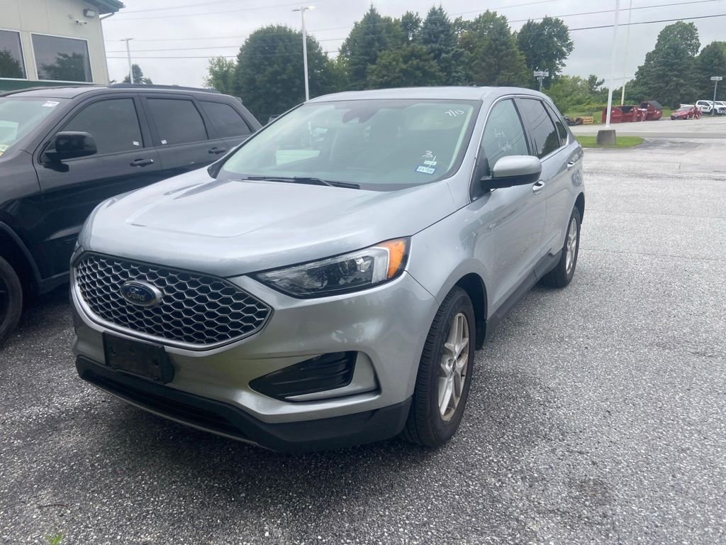 Used 2024 Silver Metallic Ford SEL image 3