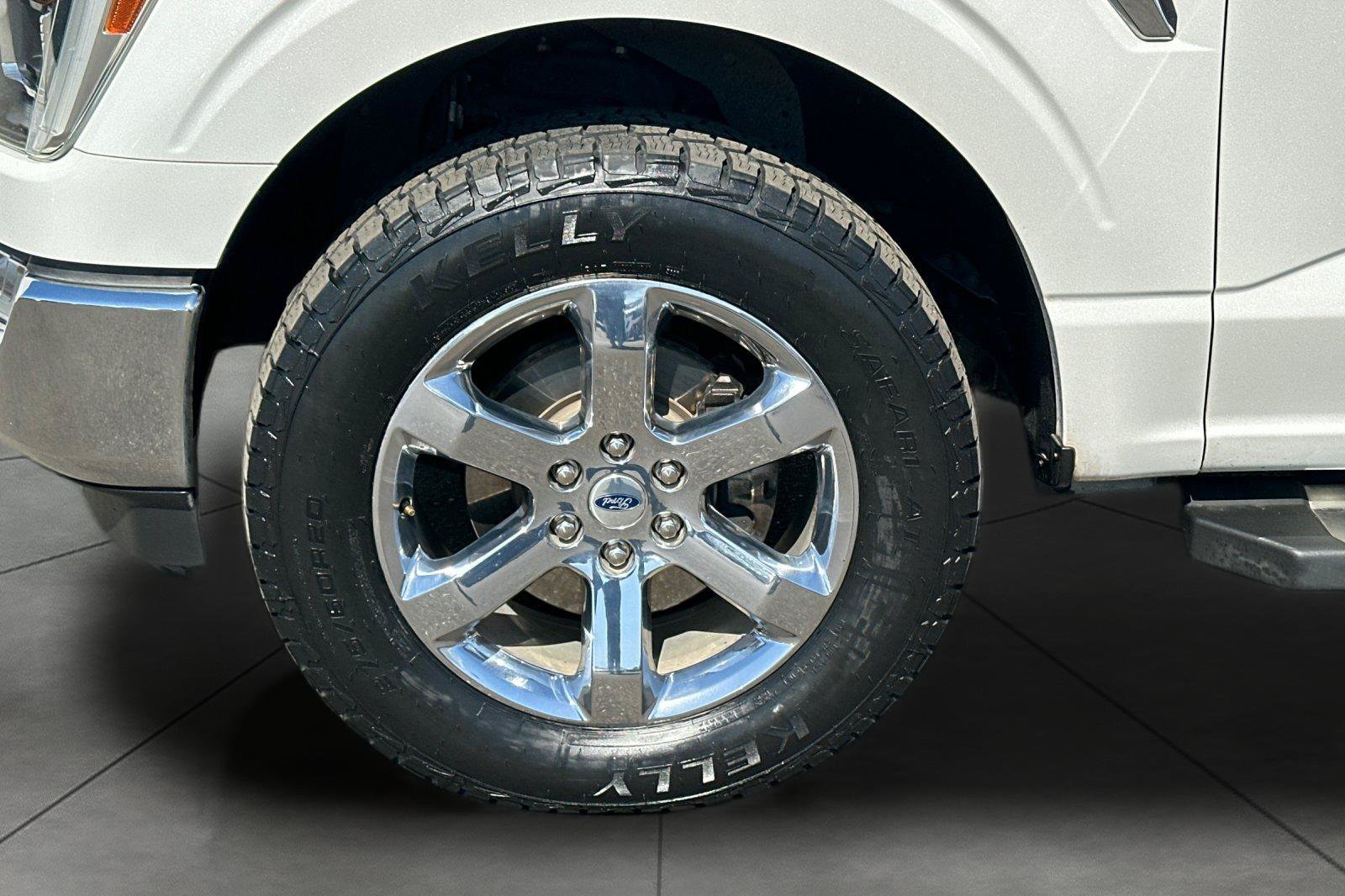 Used 2021 White Ford Lariat image 30