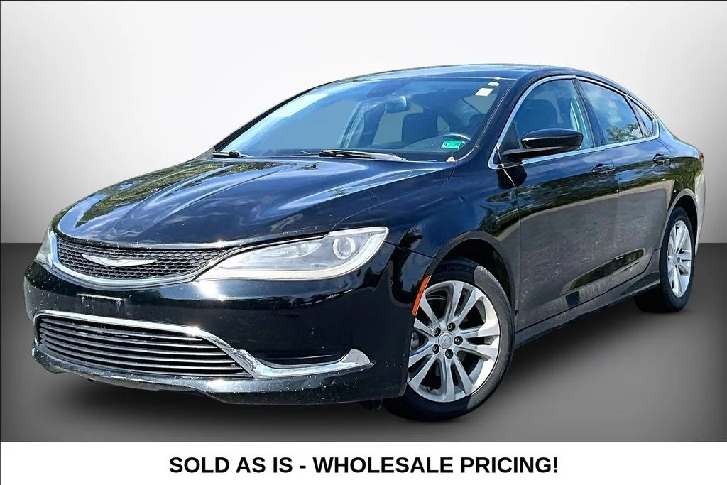 Used 2015  Chrysler Limited image 3