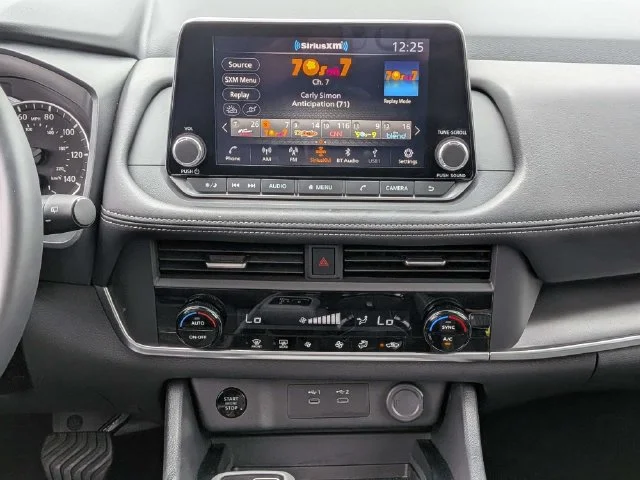 Used 2025 Gray Nissan SV image 17