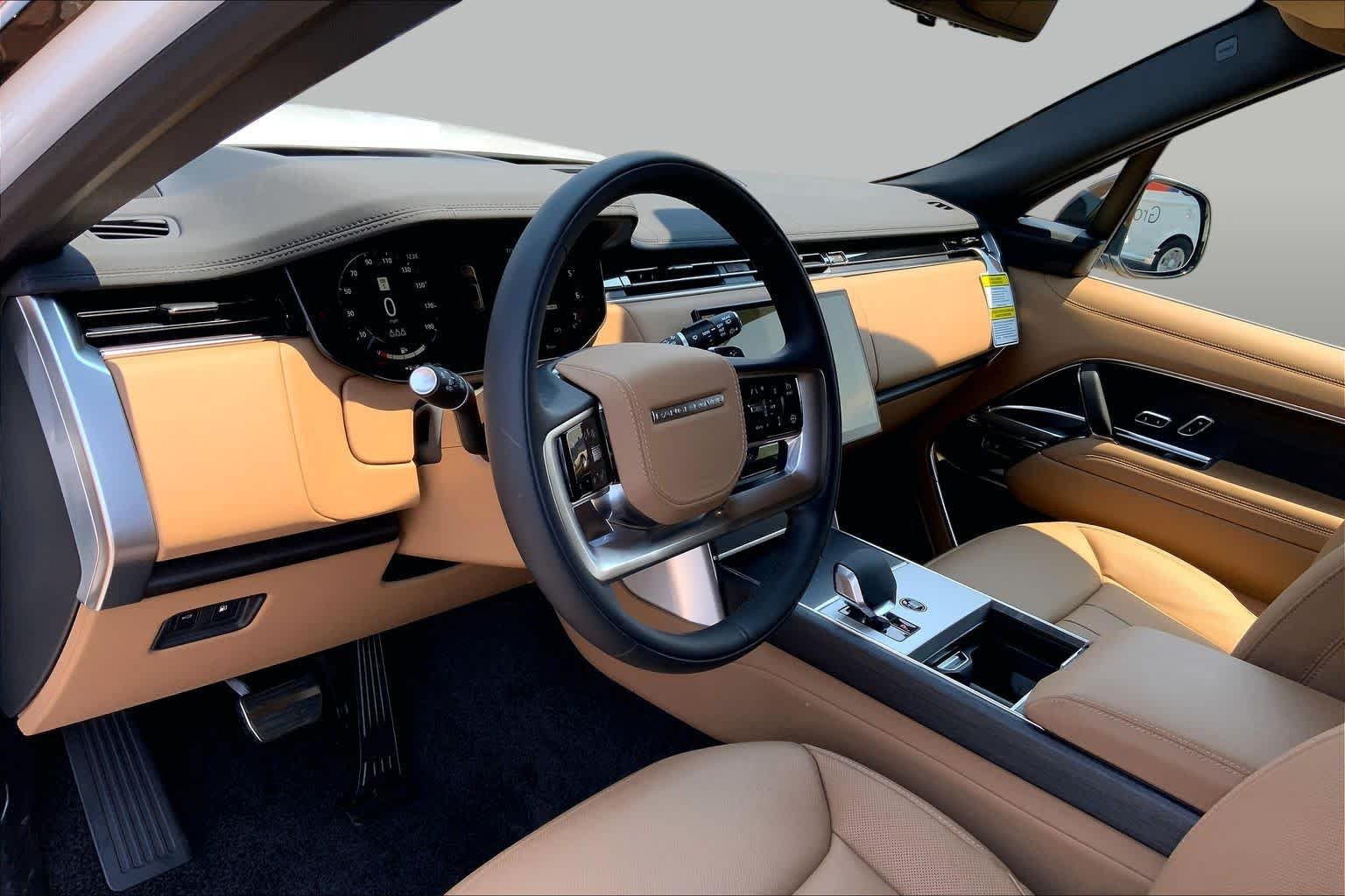 New 2026 Ostuni Pearl White Land Rover SE image 8
