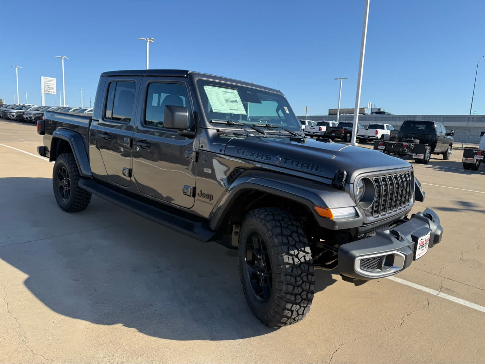 New 2026 Granite Crystal Metallic Clearcoat Jeep Texas Trail image 4