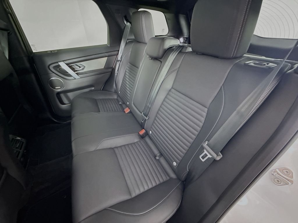 New 2025 Fuji White Land Rover SE image 26