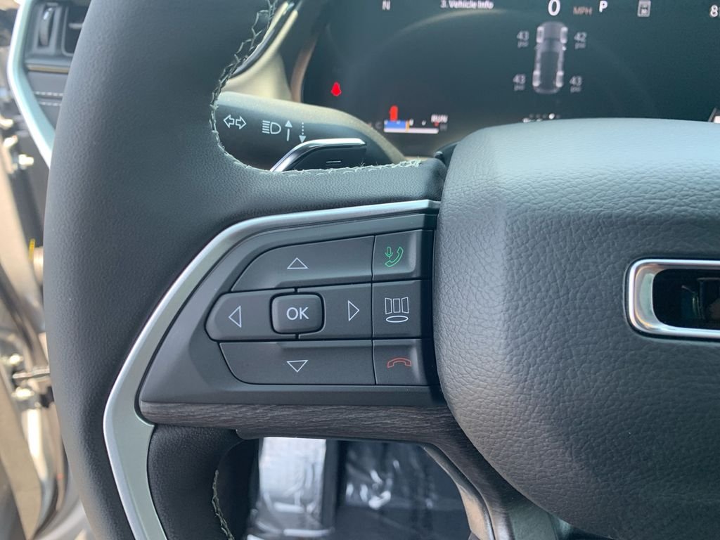 New 2026 Silver Zynith Exterior Paint Jeep Laredo Altitude image 16