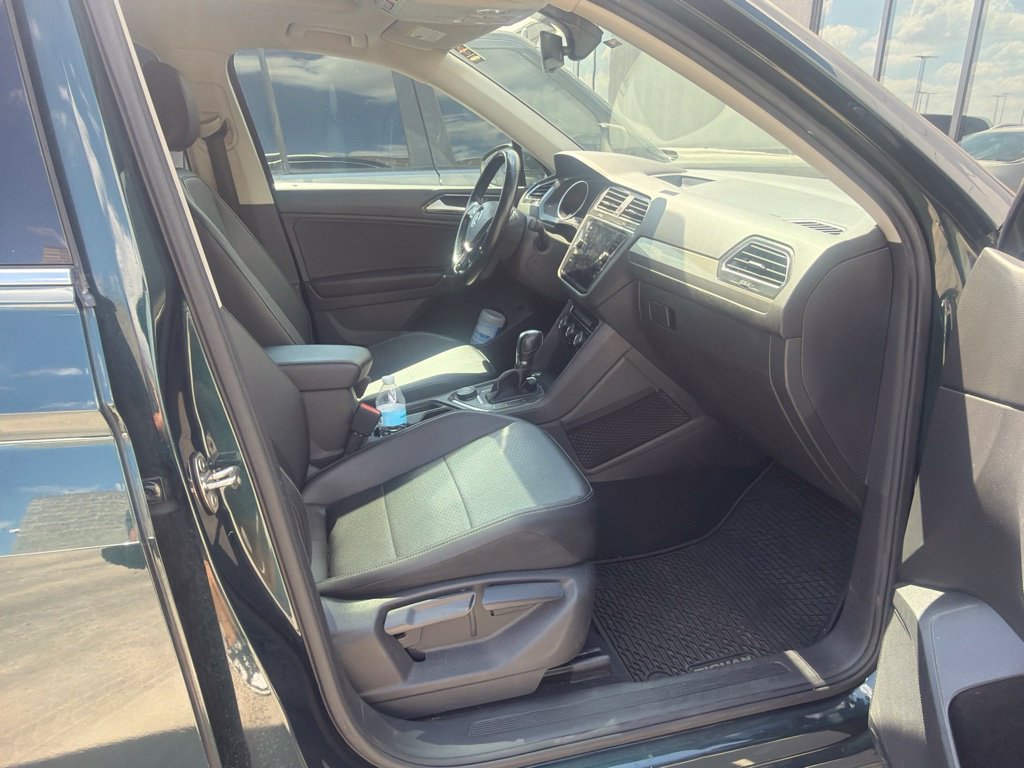 Used 2018 Green Volkswagen 2.0T SEL image 11