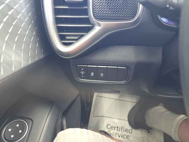 Used 2025  Kia LX image 20