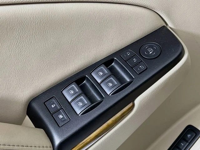 Used 2017 White GMC Denali image 9