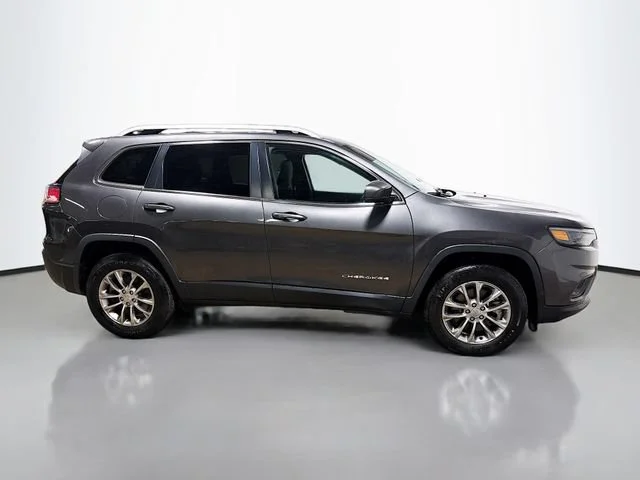Used 2021  Jeep Latitude Plus image 5