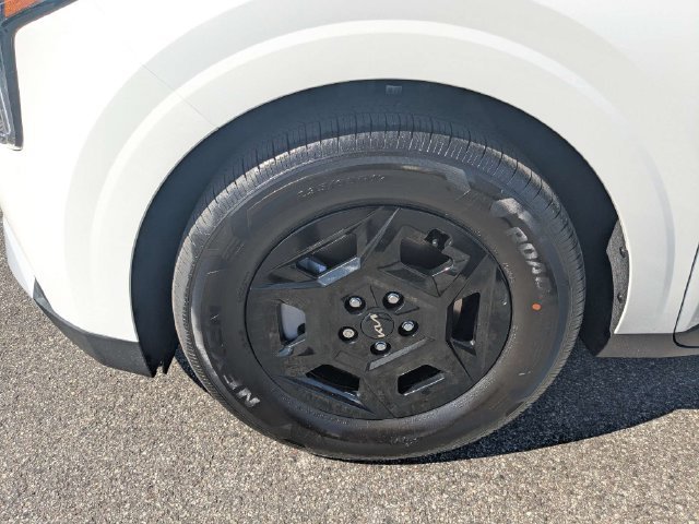 New 2027 White Kia LXS image 13