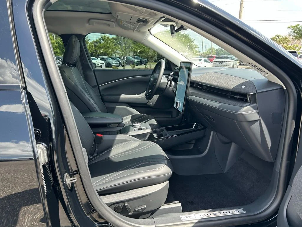 Used 2023 Shadow Black Ford Premium image 41