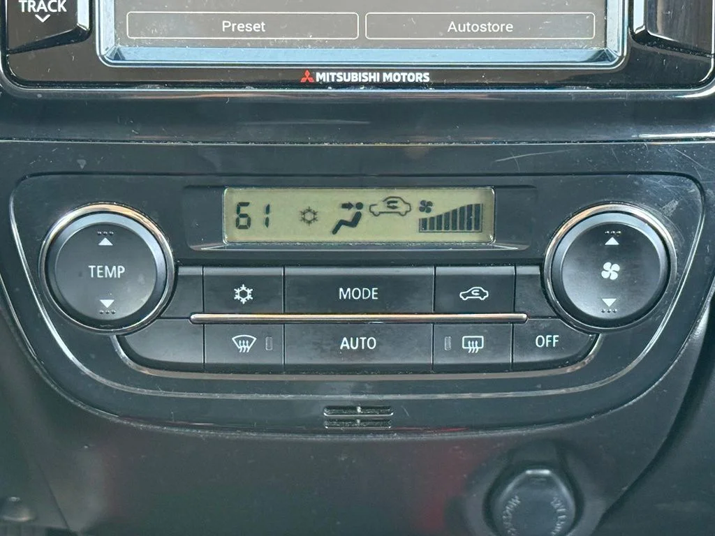 Used 2020  Mitsubishi LE image 18