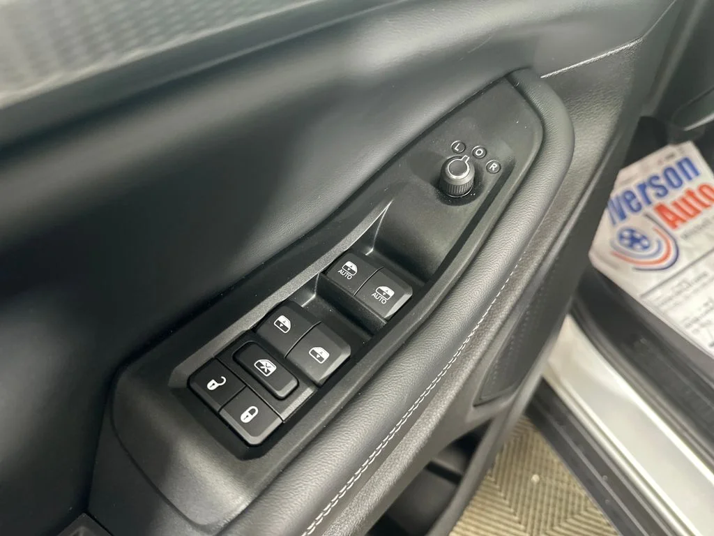 New 2026 Silver Zynith Exterior Paint Jeep Laredo X image 15