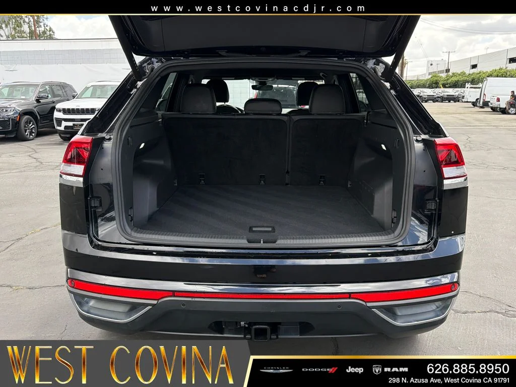 Used 2025 Black Volkswagen 2.0T SE w/Technology image 13