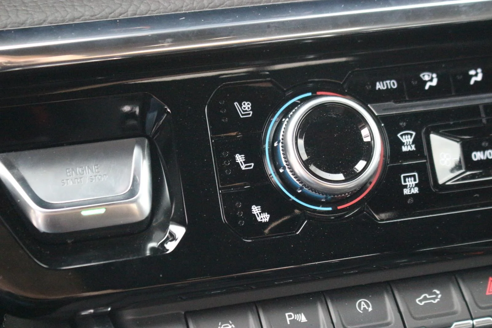 Used 2025 Downpour Metallic GMC Denali image 30