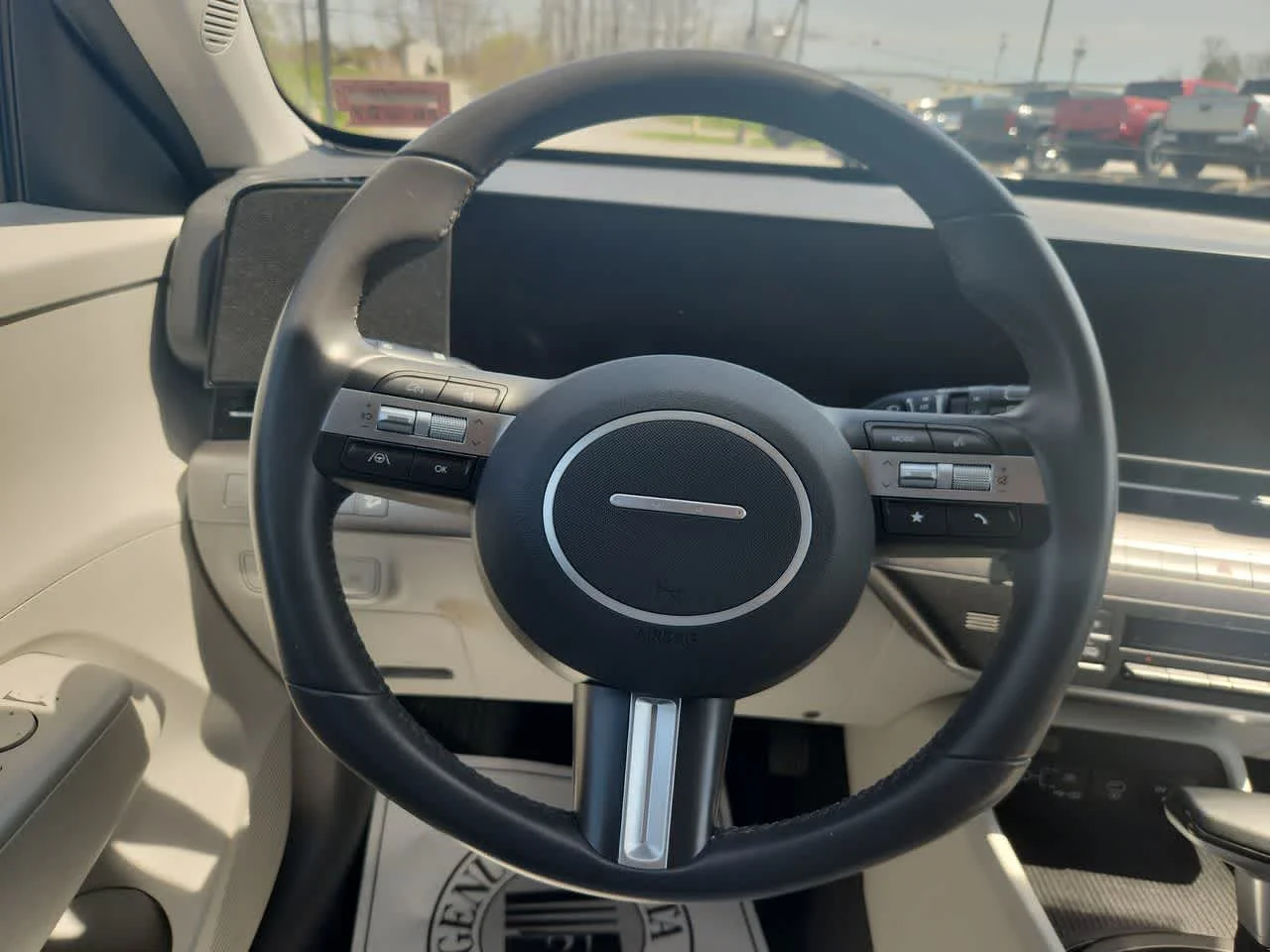 2025 Hyundai Kona SEL - Photo 17