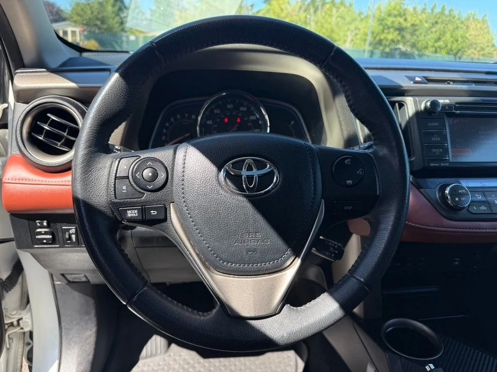 Used 2013 Blizzard Pearl Toyota Limited image 9