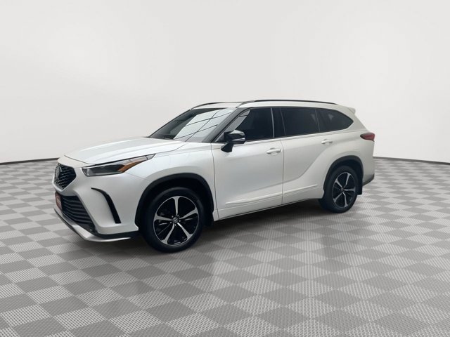 Used 2022 Wind Chill Pearl Toyota XSE image 37
