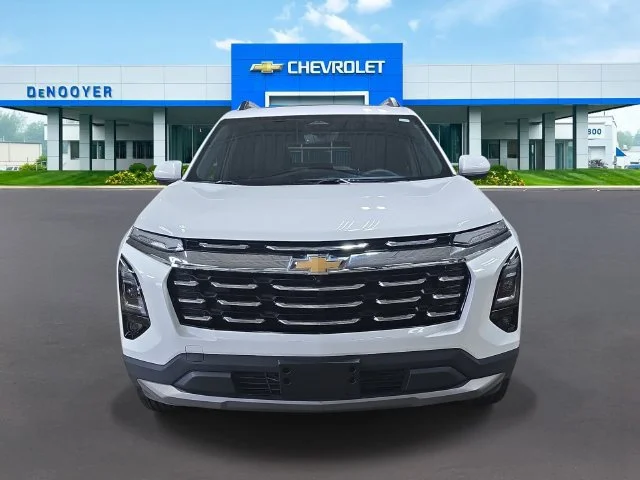 Used 2025 Summit White Chevrolet LT image 4