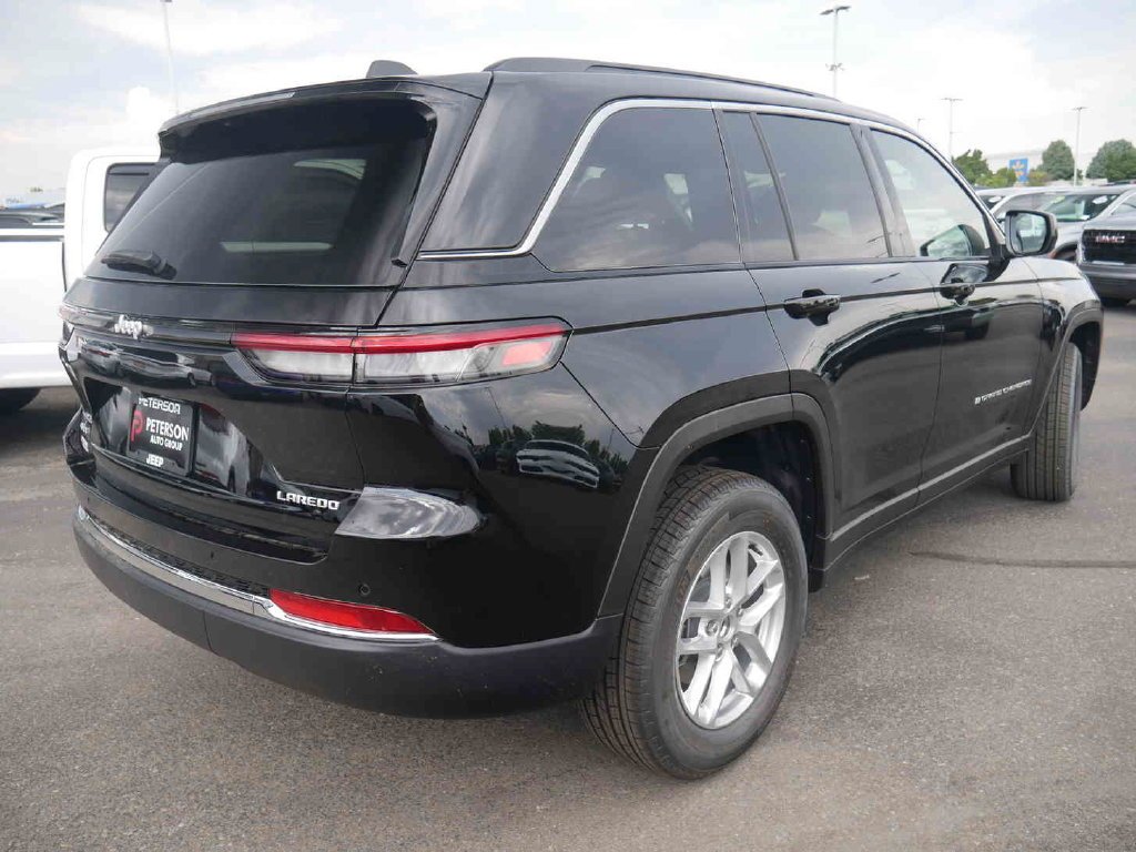 New 2026 Diamond Black Crystal Pearl-Coat Exterior Paint Jeep Laredo X image 20