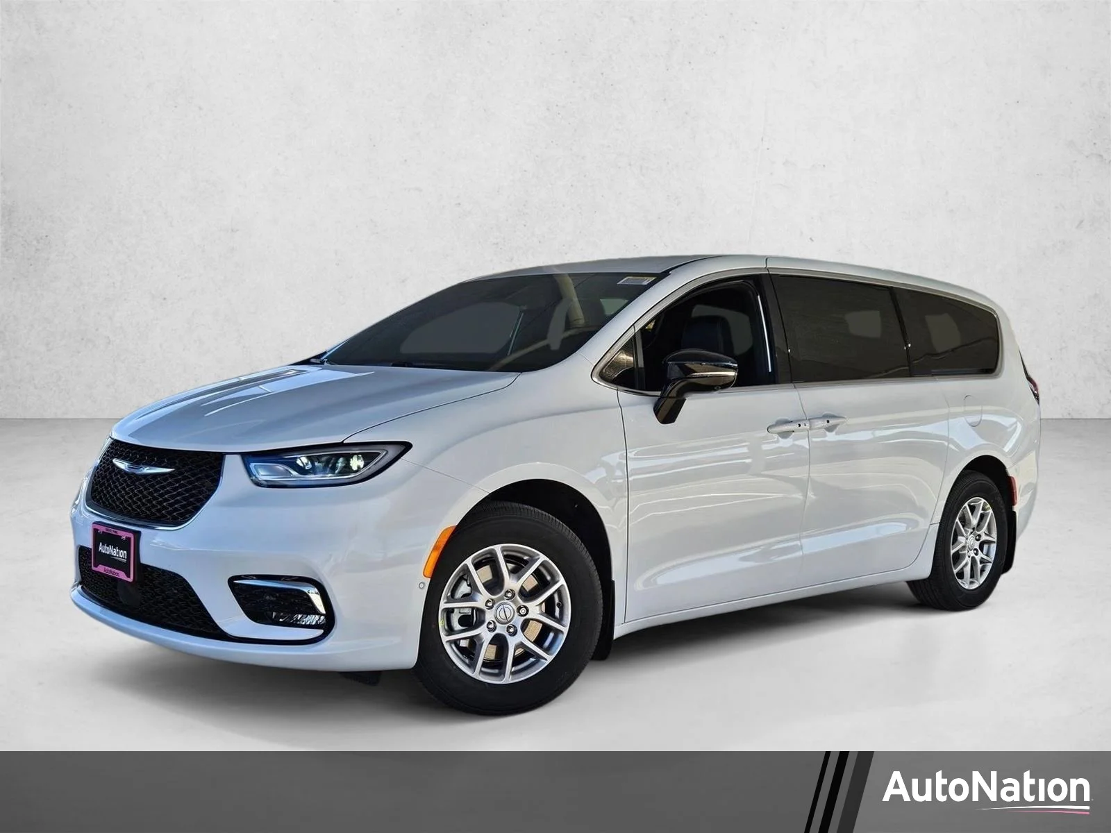 2026 Chrysler Pacifica Select's photo