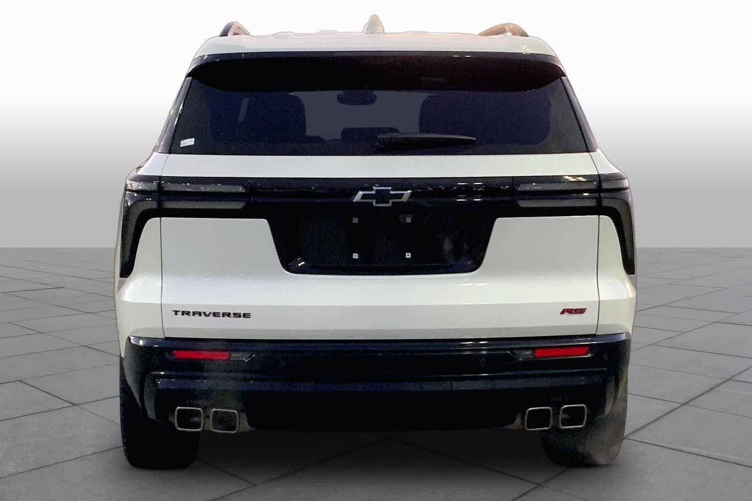 Used 2024 Iridescent Pearl Tricoat Chevrolet FWD RS image 5