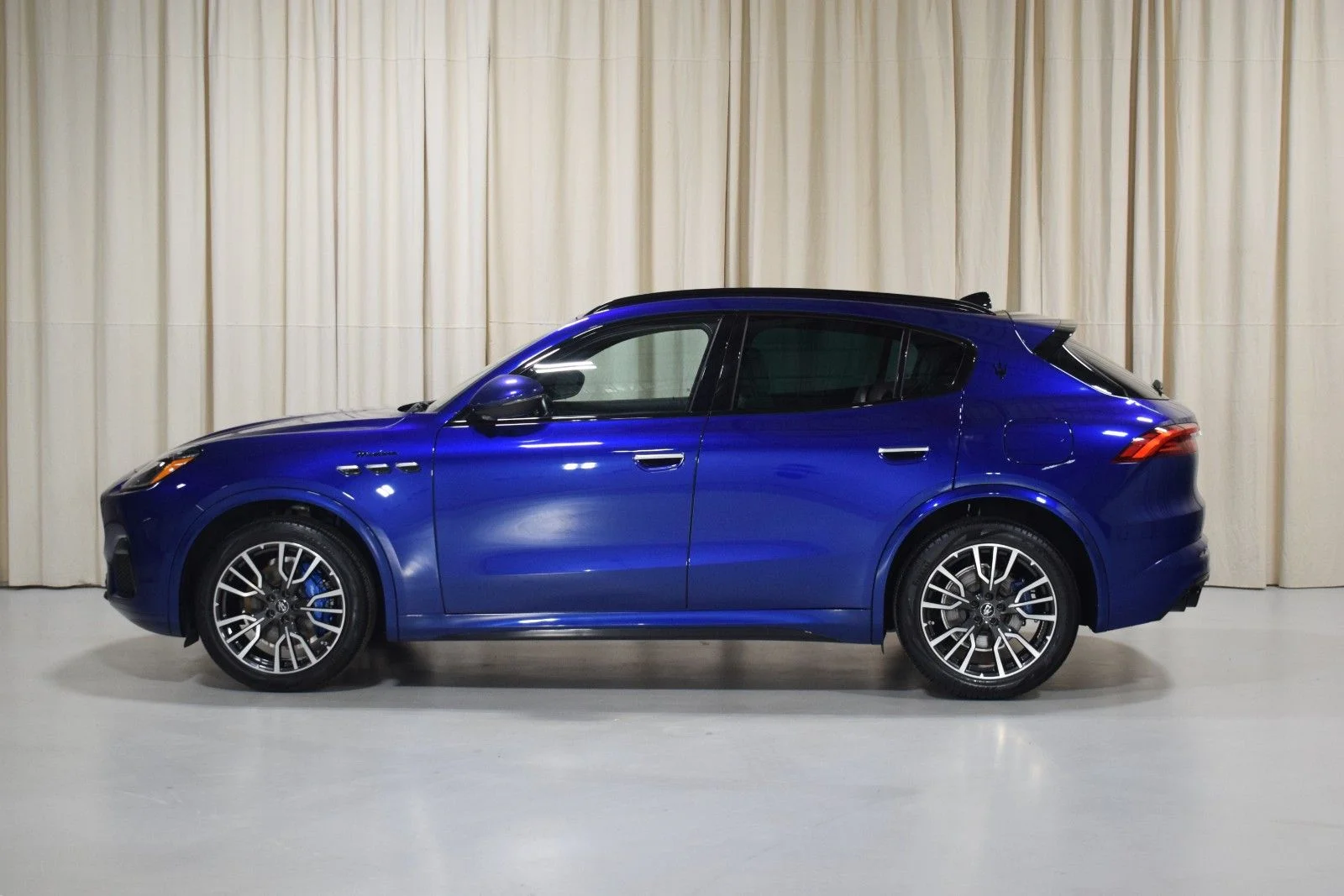 Certified Used 2023 Blue Maserati  image 5