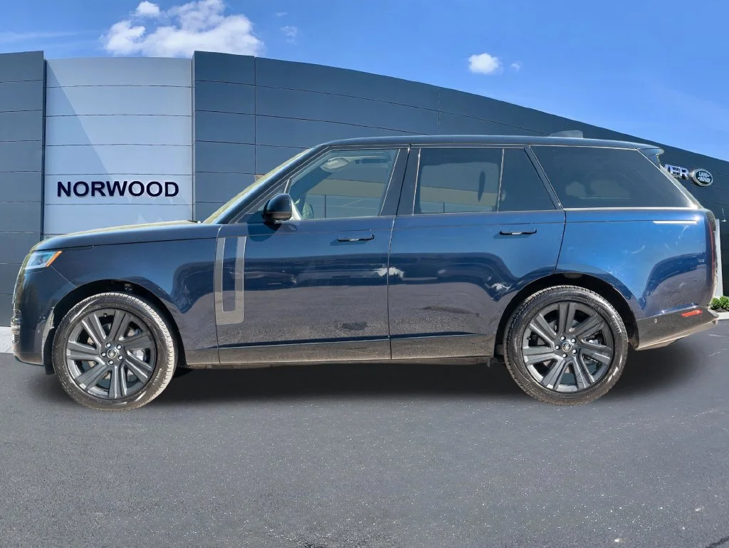 Used 2023 Blue Land Rover SE image 7