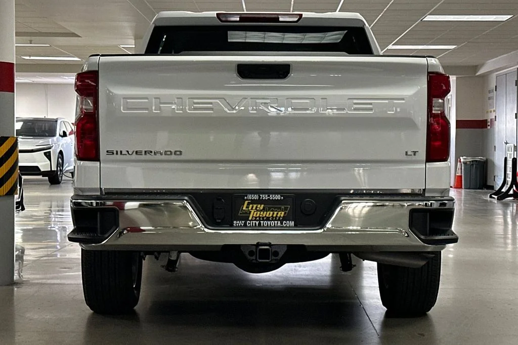Used 2025 White Chevrolet LT image 5