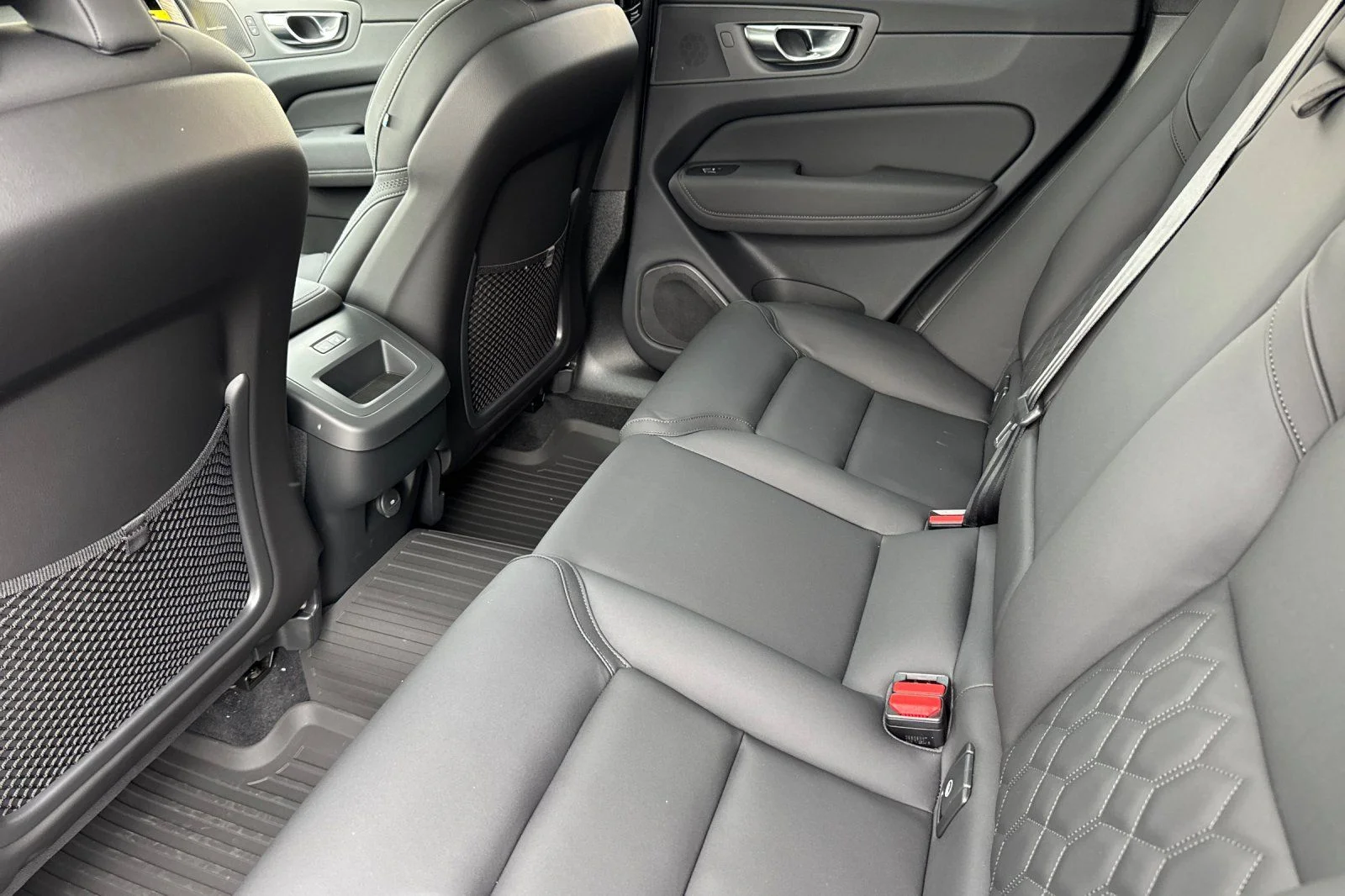 2026 Volvo XC60 Plus - Photo 11