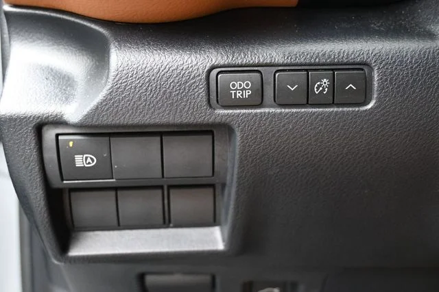 Used 2024 Silver Lexus 300 image 29