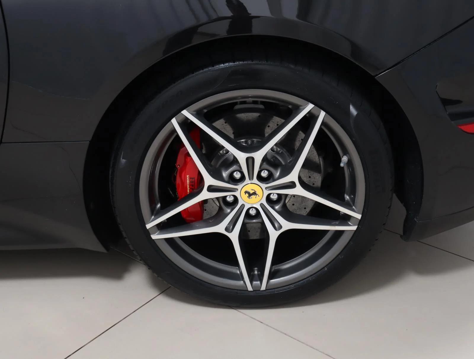 Used 2016 Nero Daytona Metallic Ferrari T 2dr Conv image 18