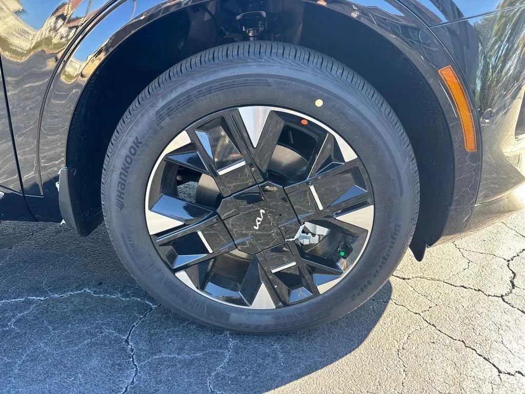 New 2026 Black Kia SX-Prestige image 12