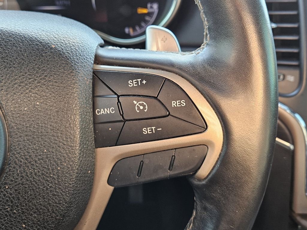 Used 2016 Silver Jeep Limited image 23
