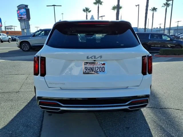 Used 2023 White Kia S image 5