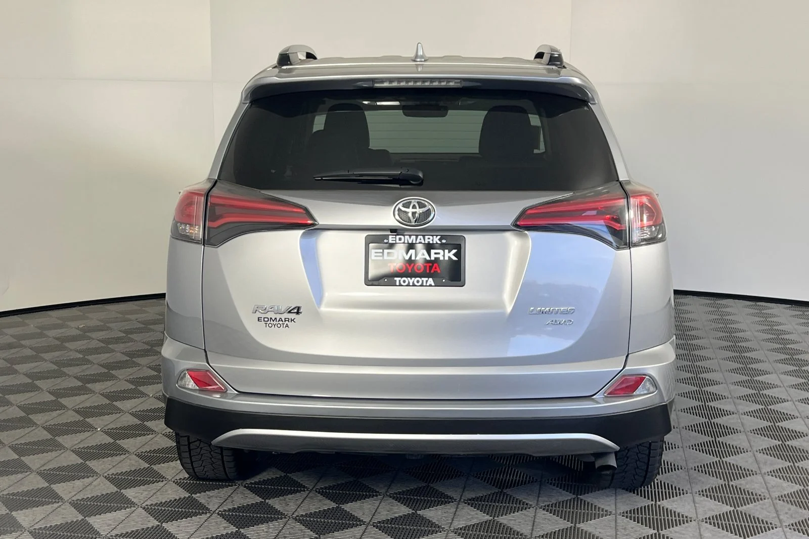 Used 2018 Silver Sky Metallic Toyota Limited image 4